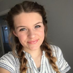 Meet your Posher, Malia